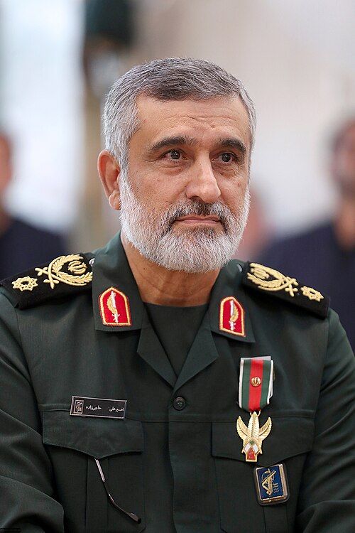Amir-Ali_Hajizadeh_Receives_Fath_Medal_(1) (4)